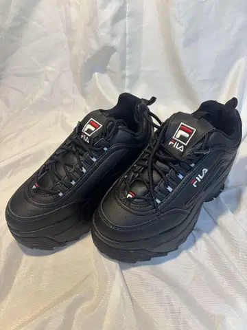 FILA 블랙 스니커즈 합성 피혁