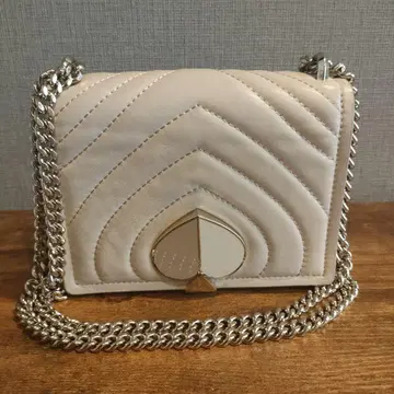 katespade 크림색 숄더백 니콜라 체인