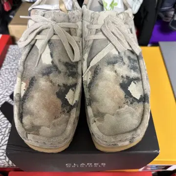 Clarks 카모플라쥬 스웨이드 부츠