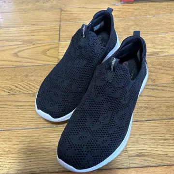 SKECHERS 블랙 메쉬 슬립온