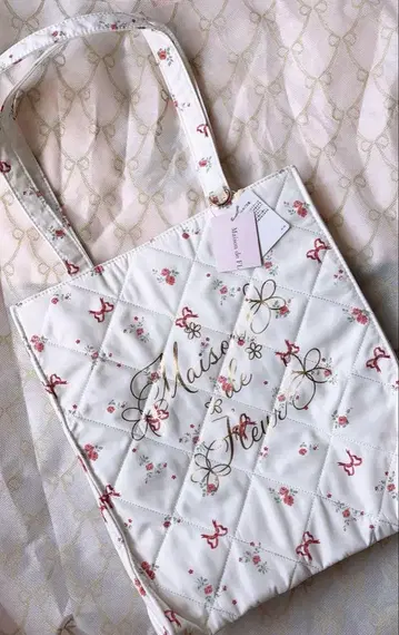 메종 드 플뢰르 플라워 리본 프린트 스퀘어 토트백