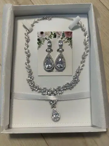 LoveTiara 목걸이 & 귀걸이 세트