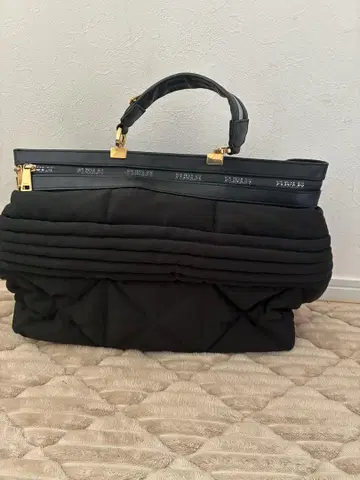 FURLA 블랙 퀼팅 토트백
