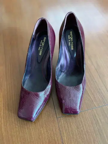 세르지오 로시 에나멜 스퀘어토 하이힐 버건디 색상