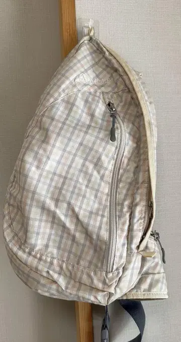 AIGLE 체크 무늬 백팩 베이지 계열