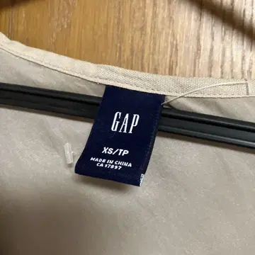 GAP 빈티지 실크 Silk 100% 샴페인 골드 V넥 상의