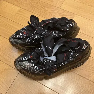 그라운즈 스니커즈