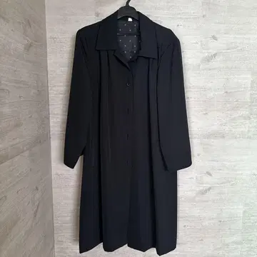 [여성용] 블랙 롱 코트 플리츠 디자인