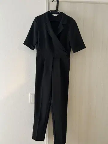 JENNE 블랙 반팔 올인원