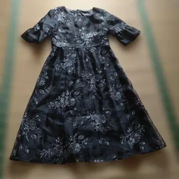 LAURA ASHLEY 꽃무늬 자수 7부 소매 원피스 11호