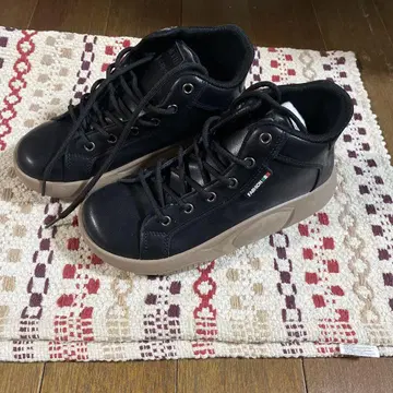 블랙 하이컷 스니커즈