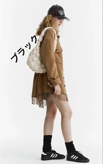 Carlyn 소프트 M 퀼팅 대용량 핸드백 블랙