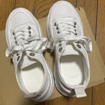 화이트 캔버스 스니커즈 24cm 그레일