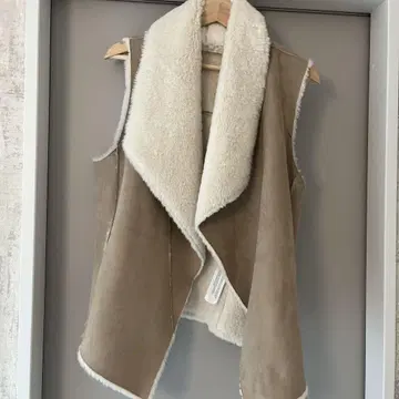Bershka 베이지 퍼 부착 베스트 M 사이즈