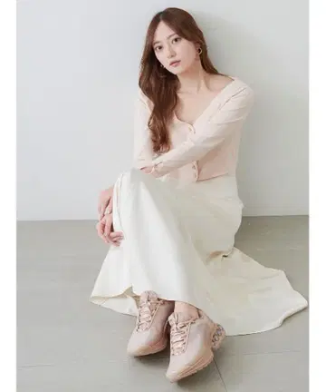 스나이델 이번 시즌 메탈 버튼 크롭 가디건 미사용 새상품