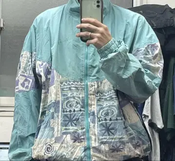 나일론 자켓 파랑과 화이트 패턴
