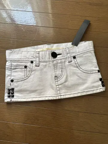 화이트 데님 스터드 타이트 스커트