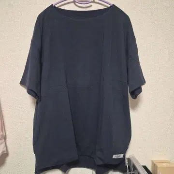 네이비 반팔 T셔츠 포켓 부착