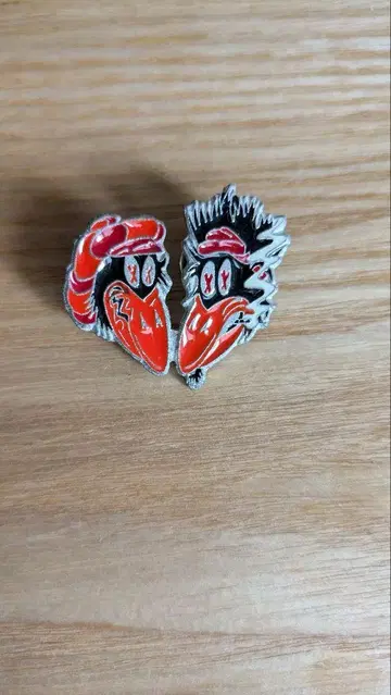 블랙 크로우즈 핀 배지