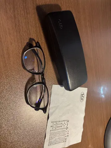 어반 리서치 블랙 프레임 안경 도수 있음