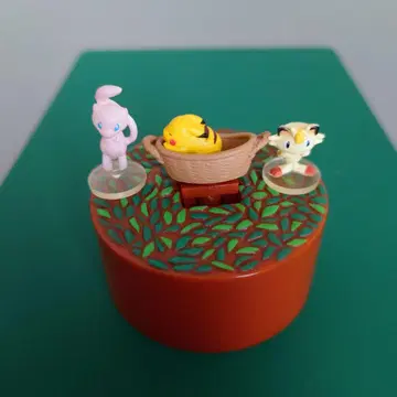 피카츄와 요람 피규어
