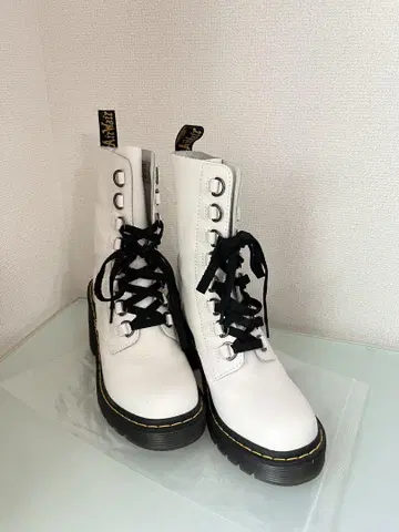 새상품급 Dr.Martens 화이트 통굽 부츠