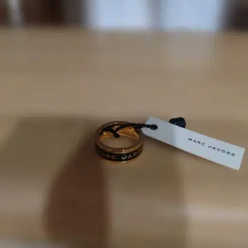 MARC JACOBS 골드 블랙 반지 2
