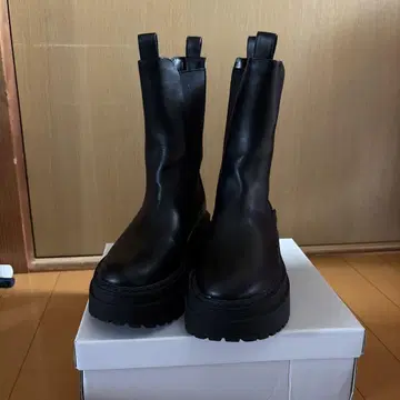 사이드 고어 부츠 블랙 통굽