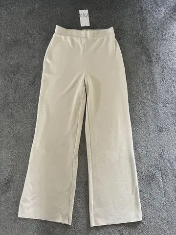새상품 택 포함 ZARA 베이지 팬츠 M 사이즈