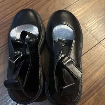스트랩 통굽 로퍼 블랙