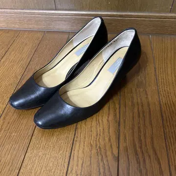 마가렛호웰 블랙 가죽 펌프스