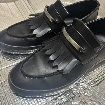 ZUCCa 프린지 블랙 로퍼