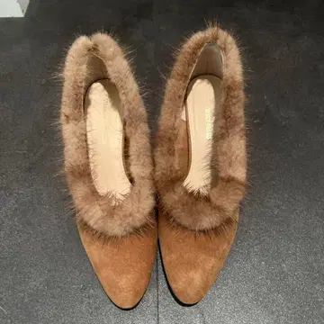 STRAWBERRY FIELDS 브라운 퍼 펌프스 23.5cm