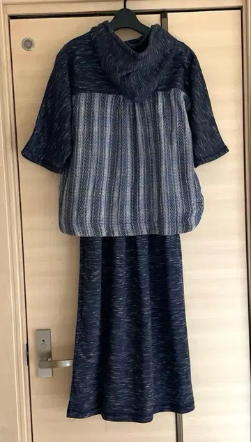 티티카카 미사용 새상품 레이어 후데트 원피스 네이비