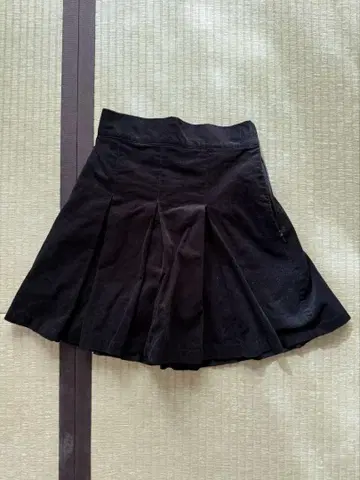 Hanes 블랙 플리츠 스커트
