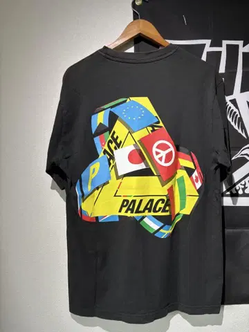 Palace Tri-Flag T-shirt 팔라스 스케이트보드