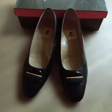 토 블랙 스퀘어토 펌프스