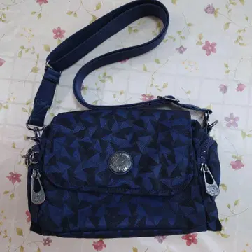 Klpling 기하학 패턴 네이비 숄더백
