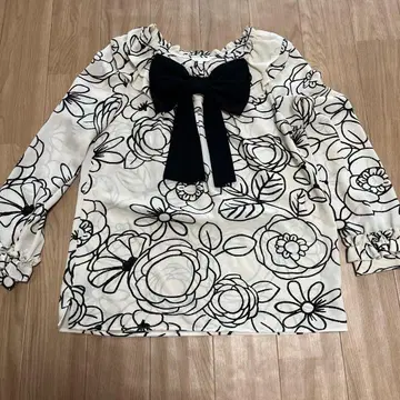 TOBE CHIC 베이지 블라우스