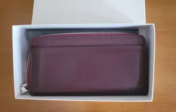 고급스러움이 느껴지는 와인 컬러 소가죽 카프 장지갑 Epoi