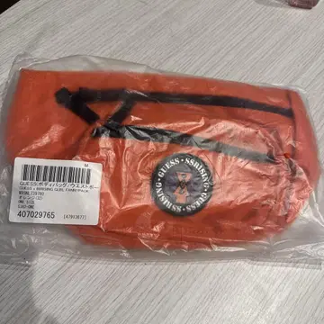 GUESS 바디백 오렌지