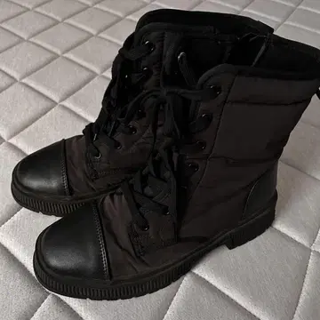 유니클로C 패디드 레이스업 부츠 블랙 24cm