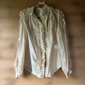 tensione 프릴 포함 베이지 셔츠