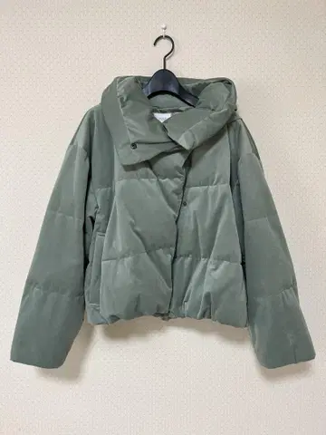 LOWRYS FARM 후드 부착 다운 자켓 올리브 그린