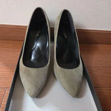 올리브 그린 스웨이드 펌프스 23