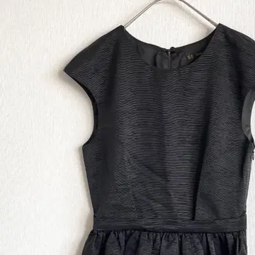 ZARA BASIC 무릎 기장 원피스 드레스 플레어 슬리브리스 심플