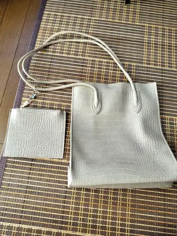 그레이 크로커다일 패턴 숄더백