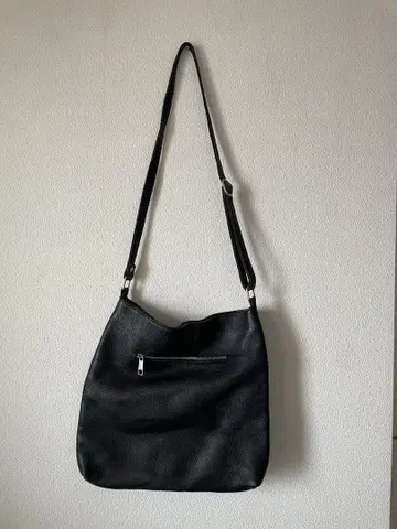 블랙 레더풍 숄더백
