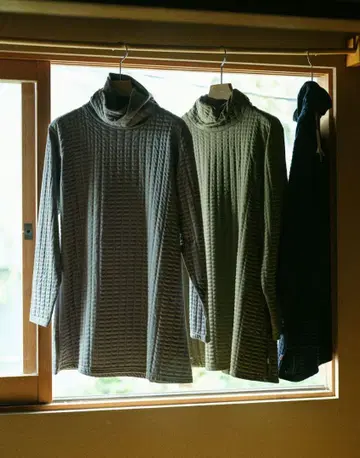 택 포함 새상품 소우소우 sousou 퀼팅 니트 트위스트 터틀 그레이