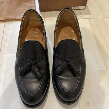 Berwick 블랙 태슬 로퍼